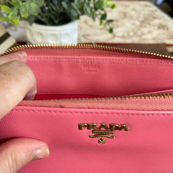 Prada Pink saffiano leather zippy wallet - Picture 3 of 16